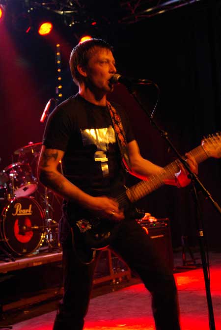 Zanger gitarist van Doyle in de XiniX tijdens Plug 'n Play op 11 januari 2008
